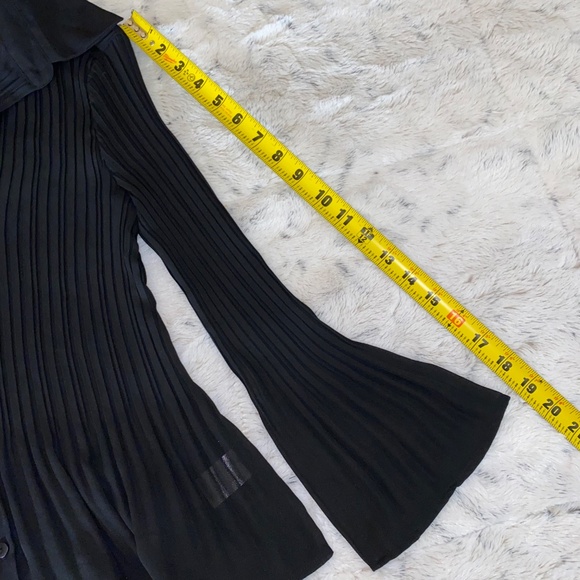 Sunny Leigh Pleated Chiffon Black Button Up Flare Sleeves Fitted Button Down S - Picture 9 of 9